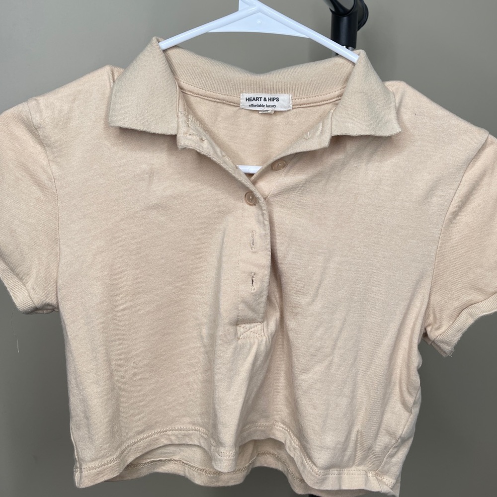 Sorry its wrinkled! Selling this brand new crow top shirt